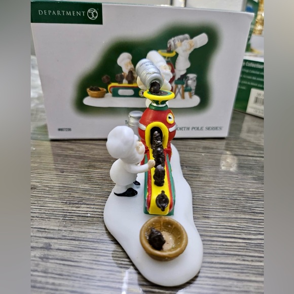 SOLD - Department 56 Too Good To Resist - Picture 4 of 8